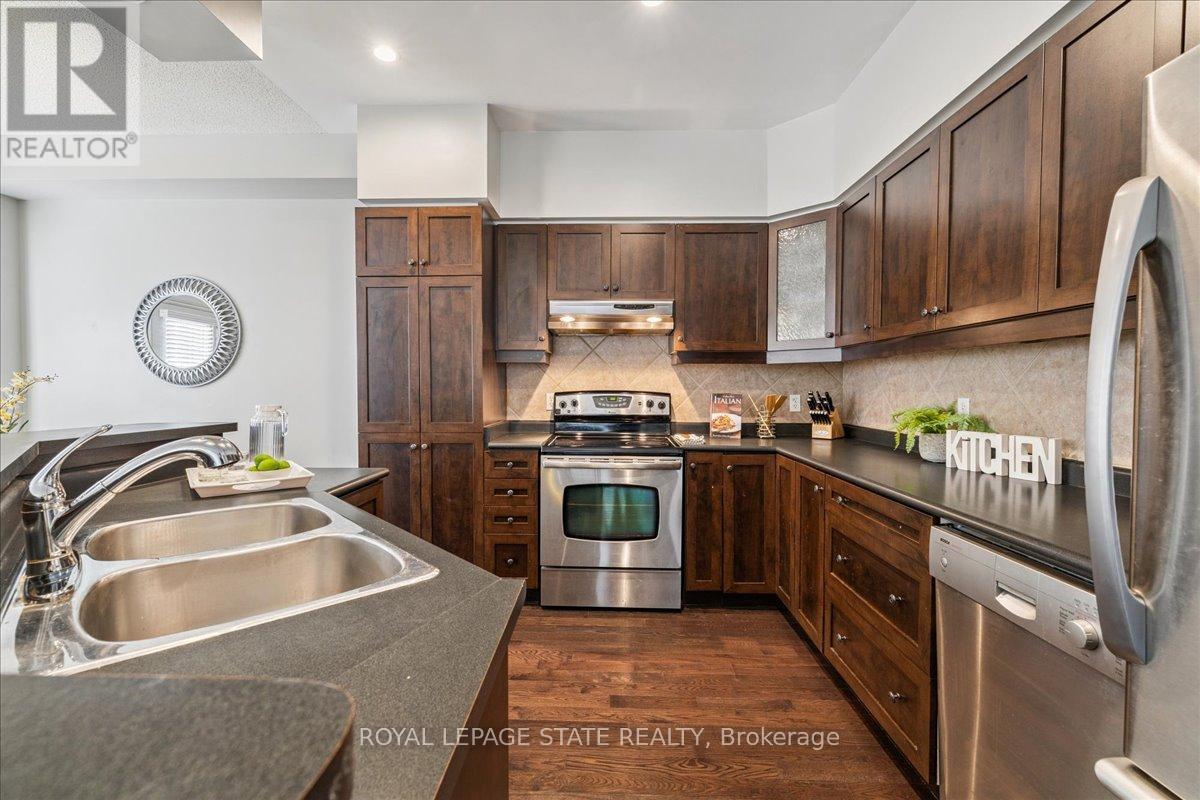 Photo 42 of 72 5080 Fairview Street, Burlington ON