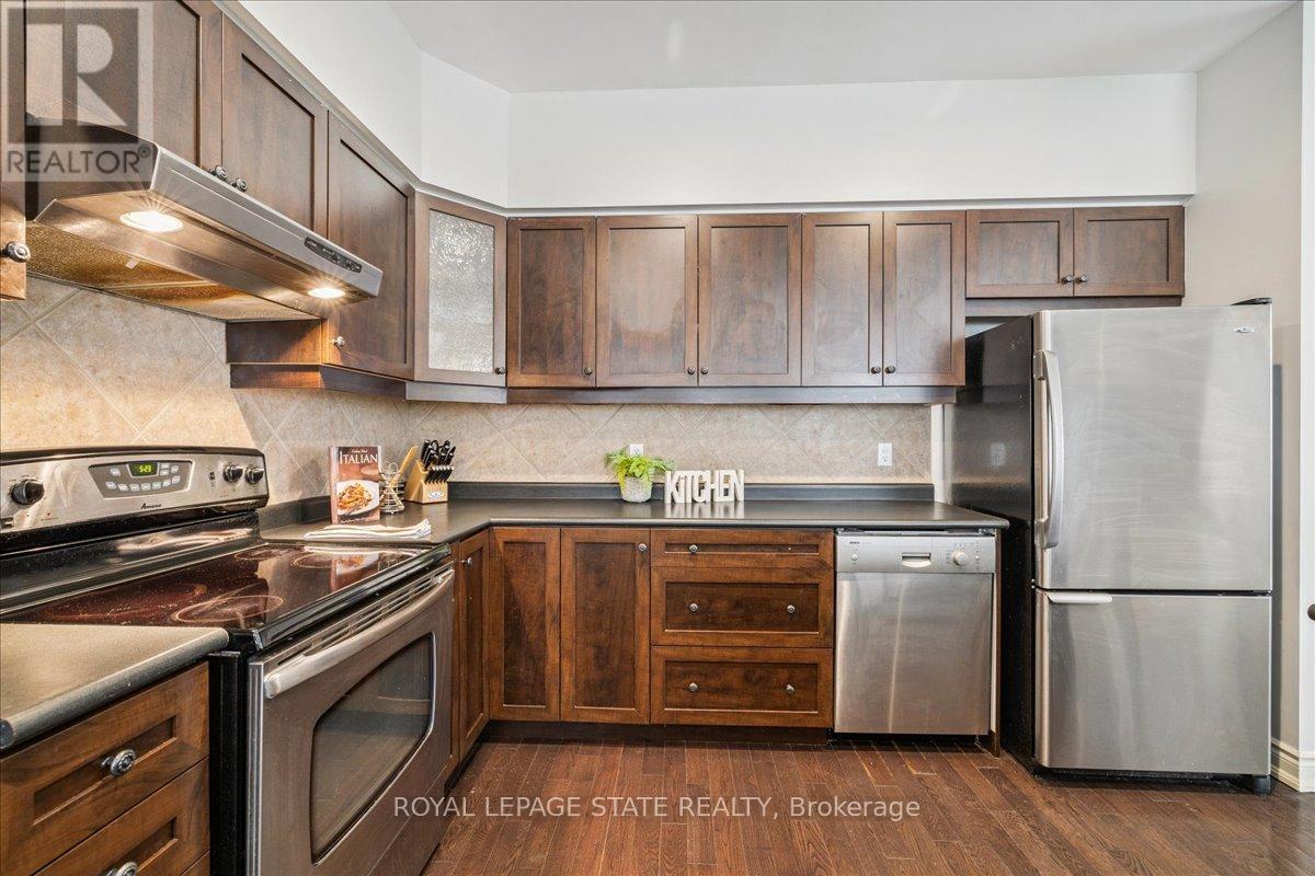 Photo 3 of 72 5080 Fairview Street, Burlington ON