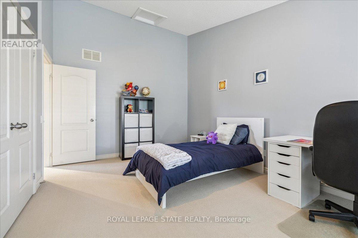Photo 8 of 72 5080 Fairview Street, Burlington ON