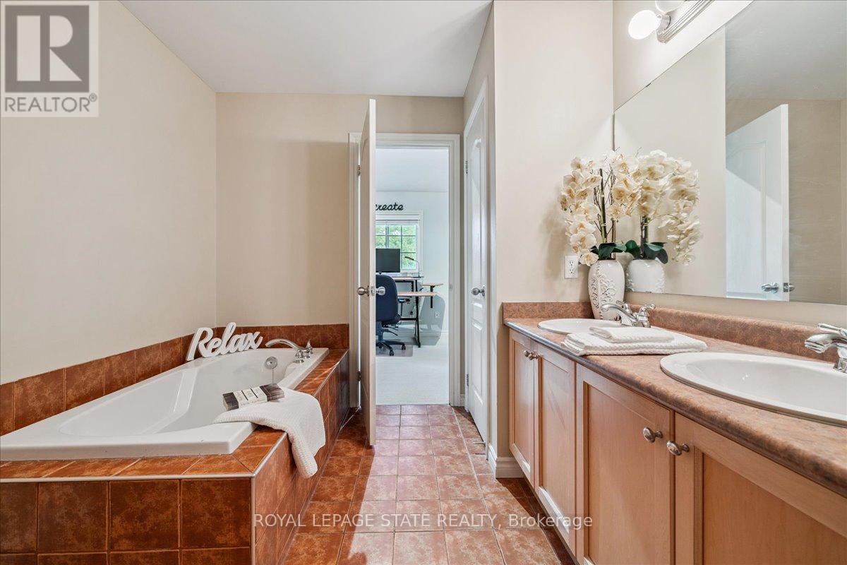 Photo 9 of 72 5080 Fairview Street, Burlington ON