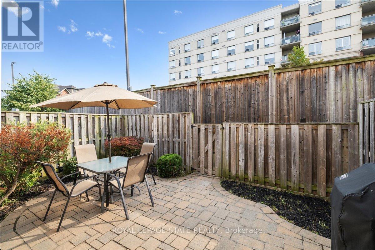 Photo 31 of 72 5080 Fairview Street, Burlington ON