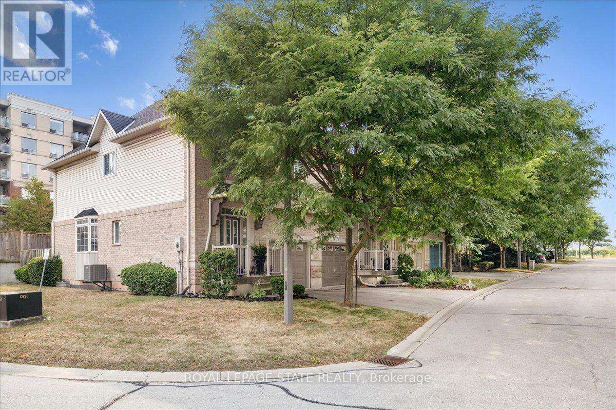 Photo 12 of 72 5080 Fairview Street, Burlington ON