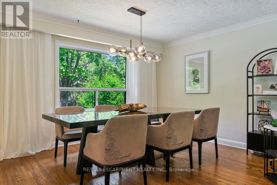 Photo 4 of 237 Albion Avenue, Oakville ON
