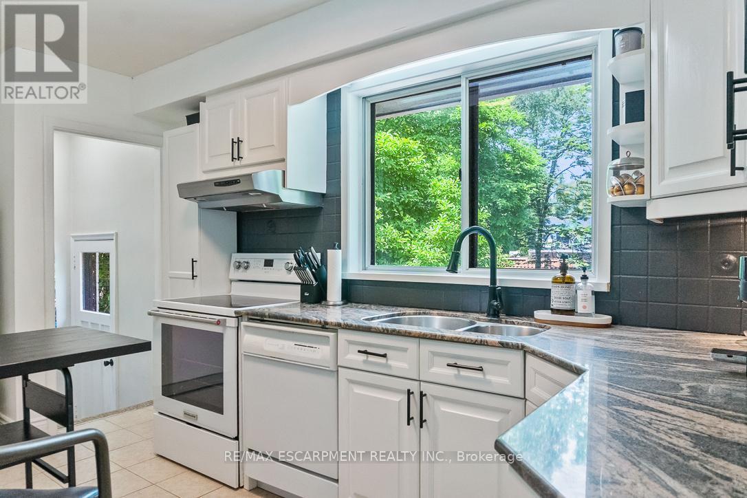 Photo 2 of 237 Albion Avenue, Oakville ON