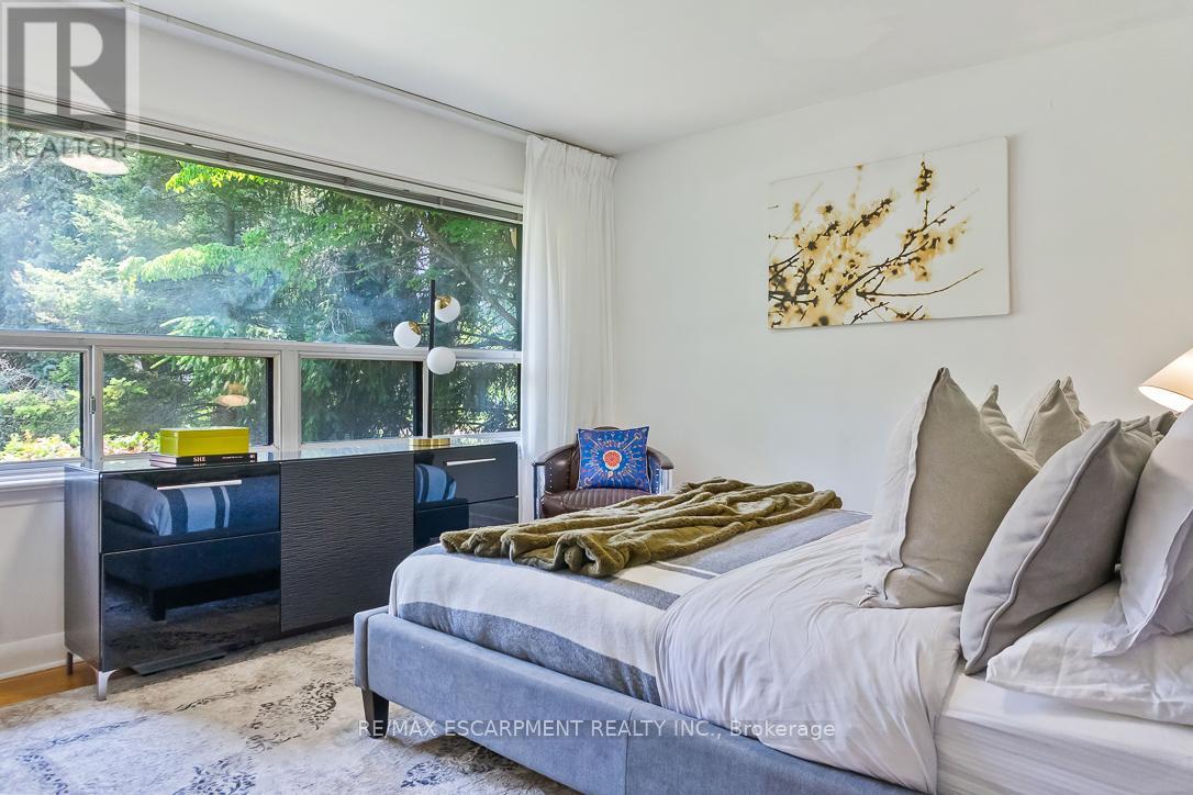 Photo 33 of 237 Albion Avenue, Oakville ON