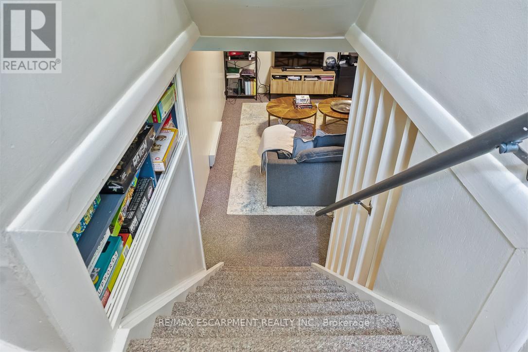 Photo 18 of 237 Albion Avenue, Oakville ON