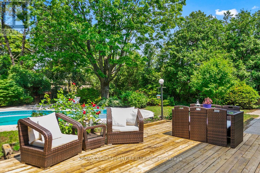 Photo 16 of 237 Albion Avenue, Oakville ON