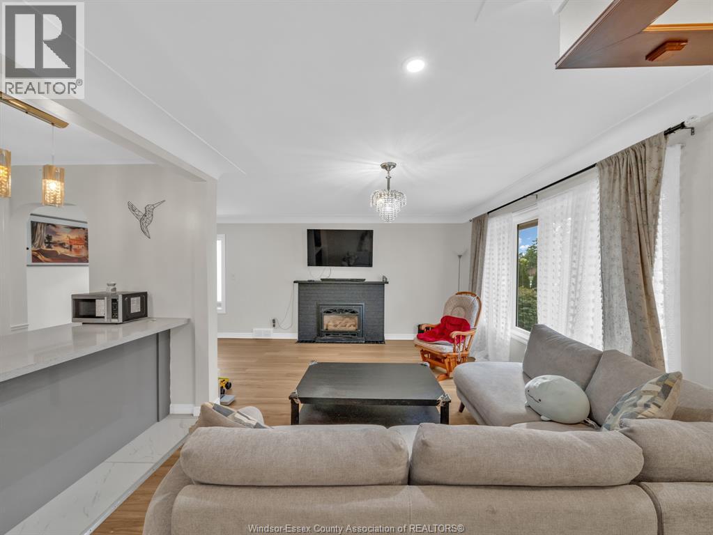 Photo 10 of 1045 Cabana Road West, Windsor ON