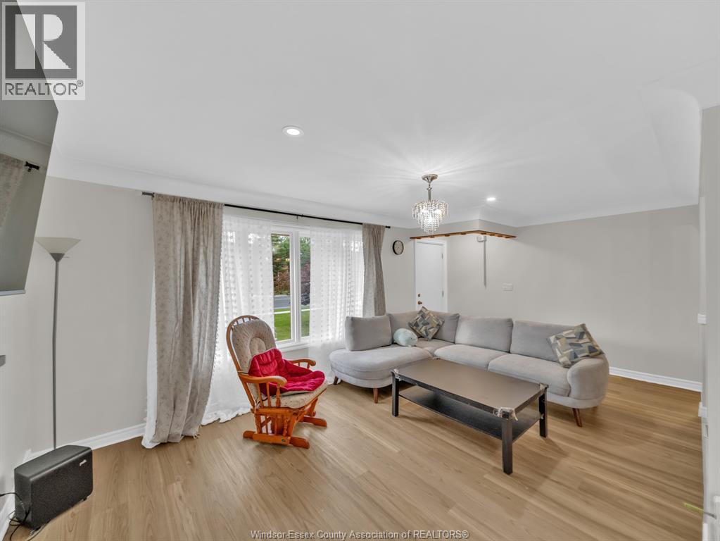 Photo 11 of 1045 Cabana Road West, Windsor ON
