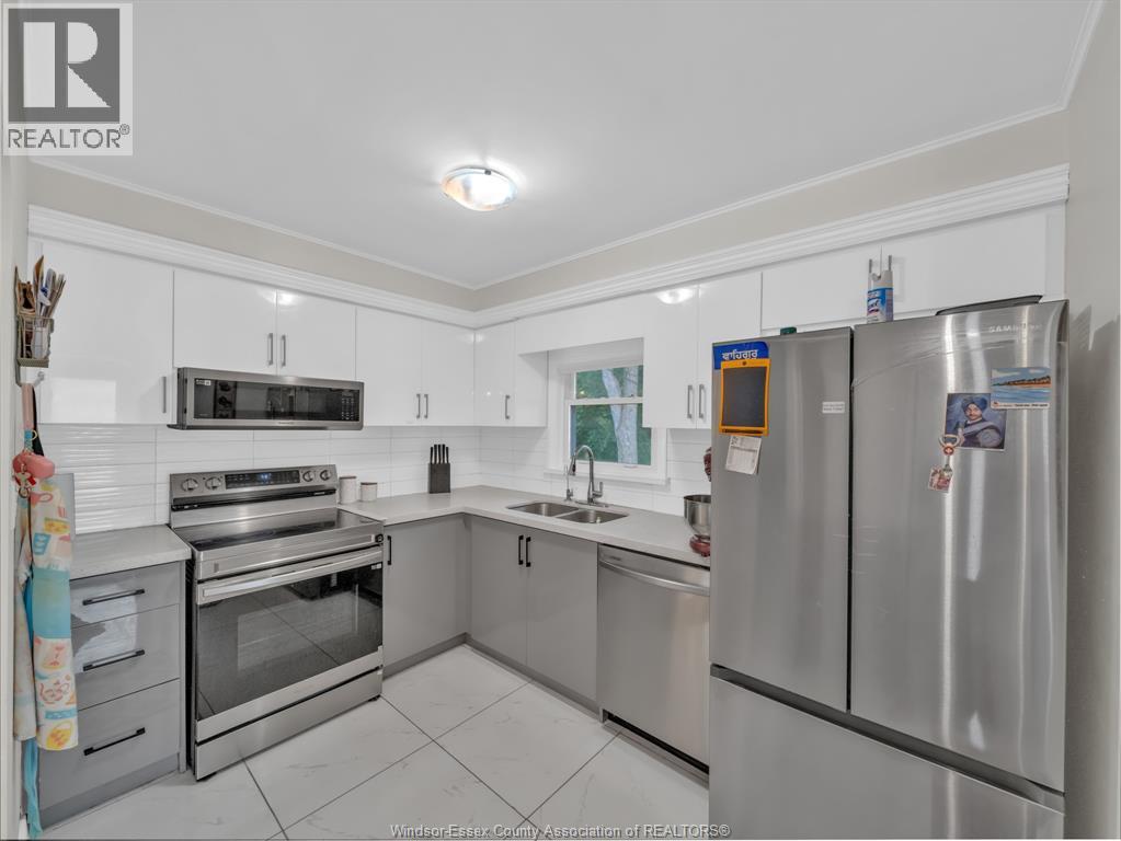 Photo 15 of 1045 Cabana Road West, Windsor ON