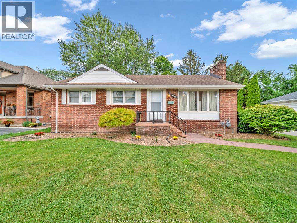 Photo 3 of 1045 Cabana Road West, Windsor ON