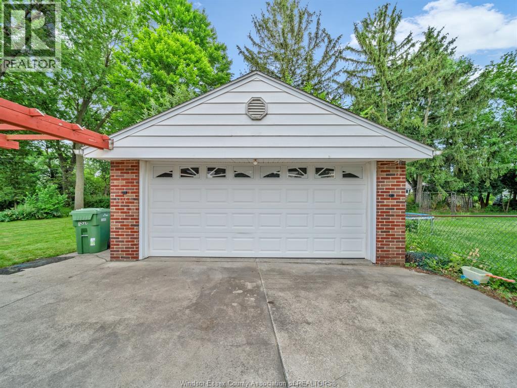 Photo 34 of 1045 Cabana Road West, Windsor ON