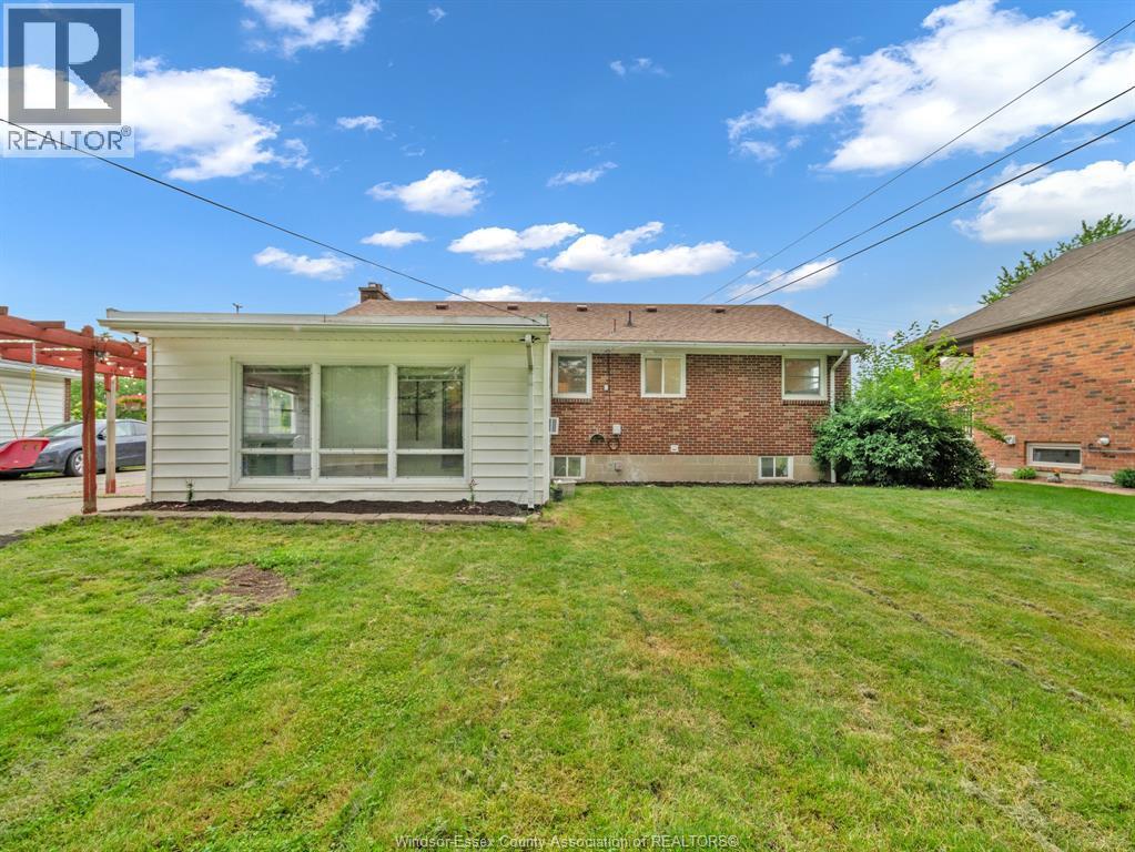 Photo 35 of 1045 Cabana Road West, Windsor ON