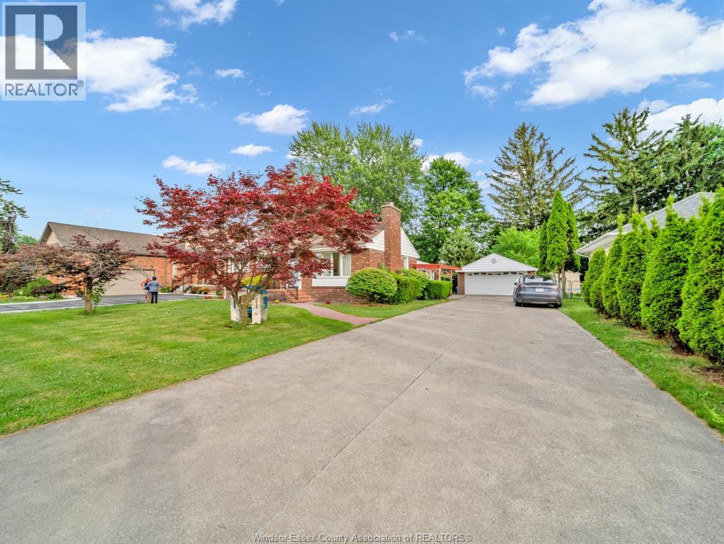 Photo 4 of 1045 Cabana Road West, Windsor ON