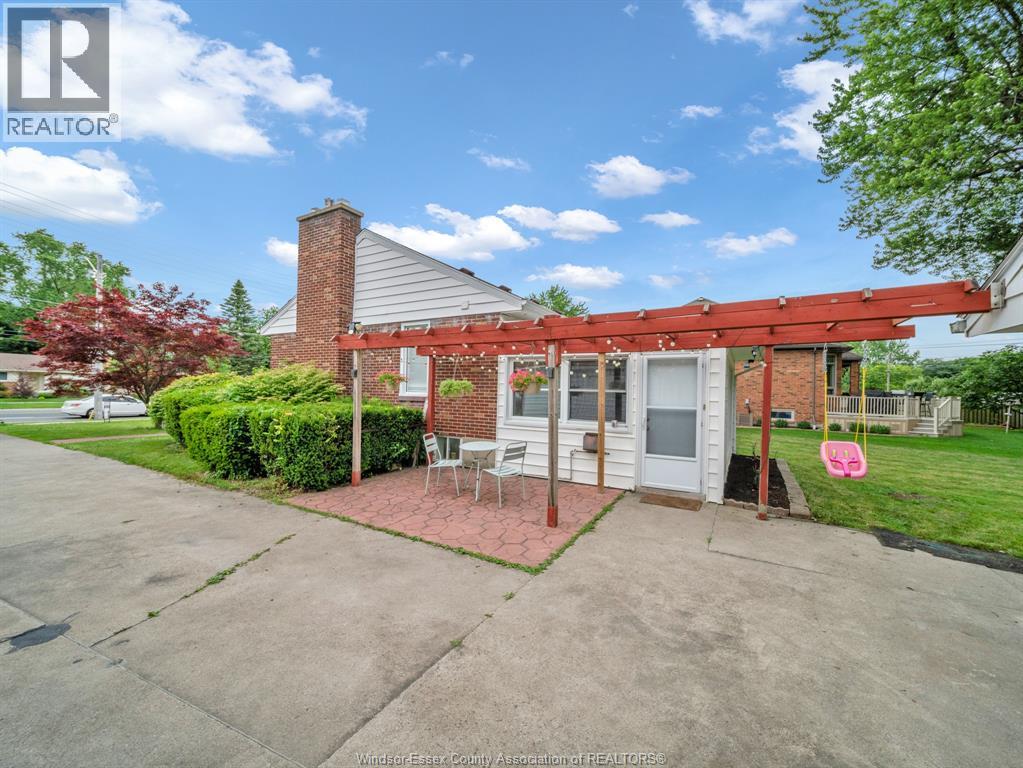 Photo 5 of 1045 Cabana Road West, Windsor ON