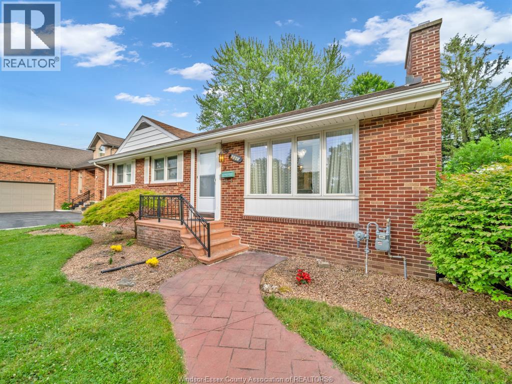 Photo 7 of 1045 Cabana Road West, Windsor ON