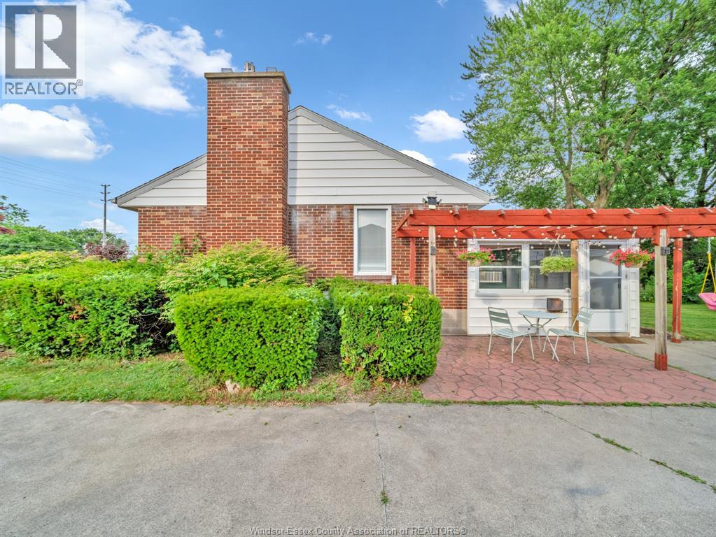 Photo 8 of 1045 Cabana Road West, Windsor ON