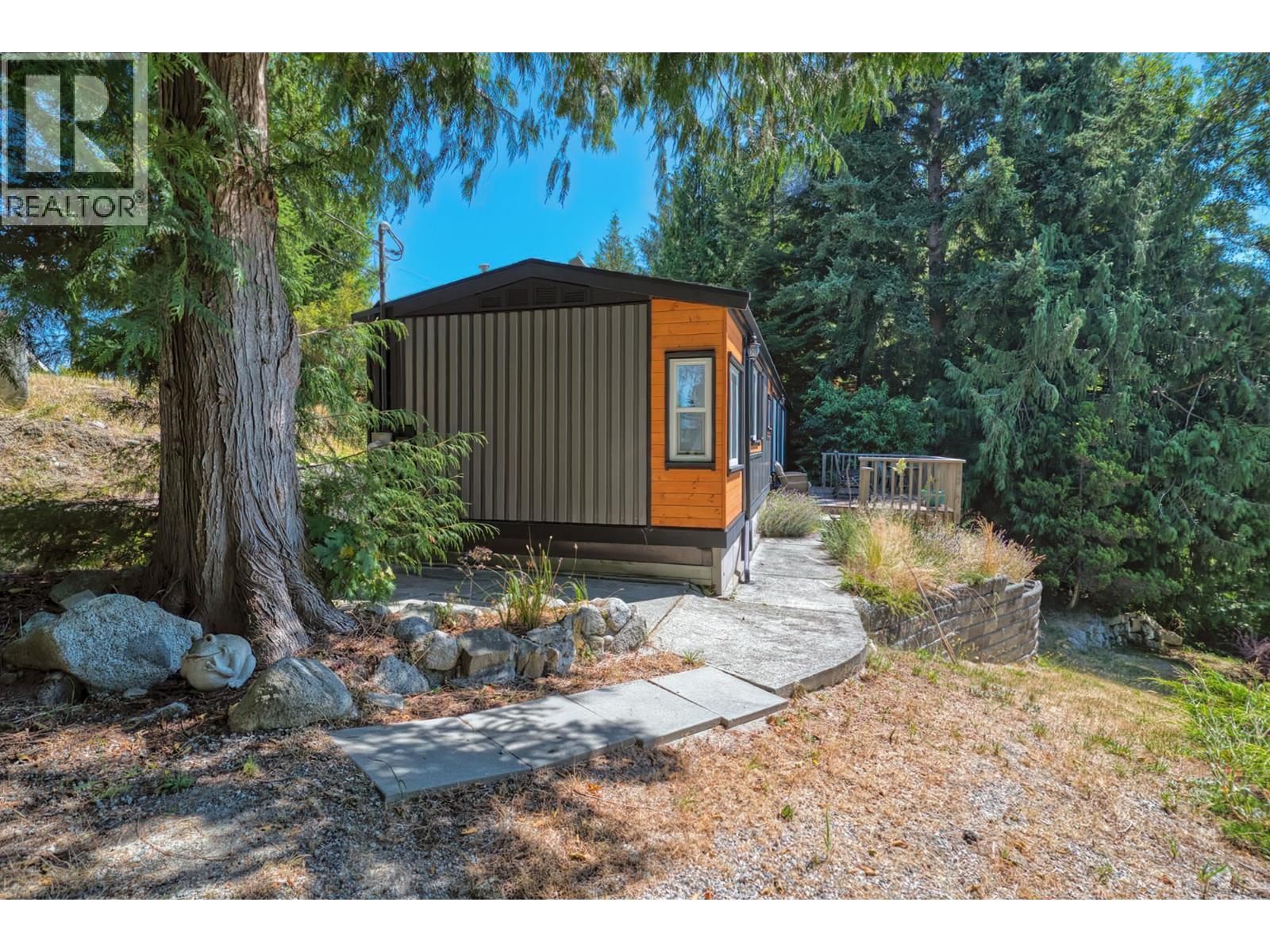 7949 REDROOFFS ROAD, Halfmoon Bay