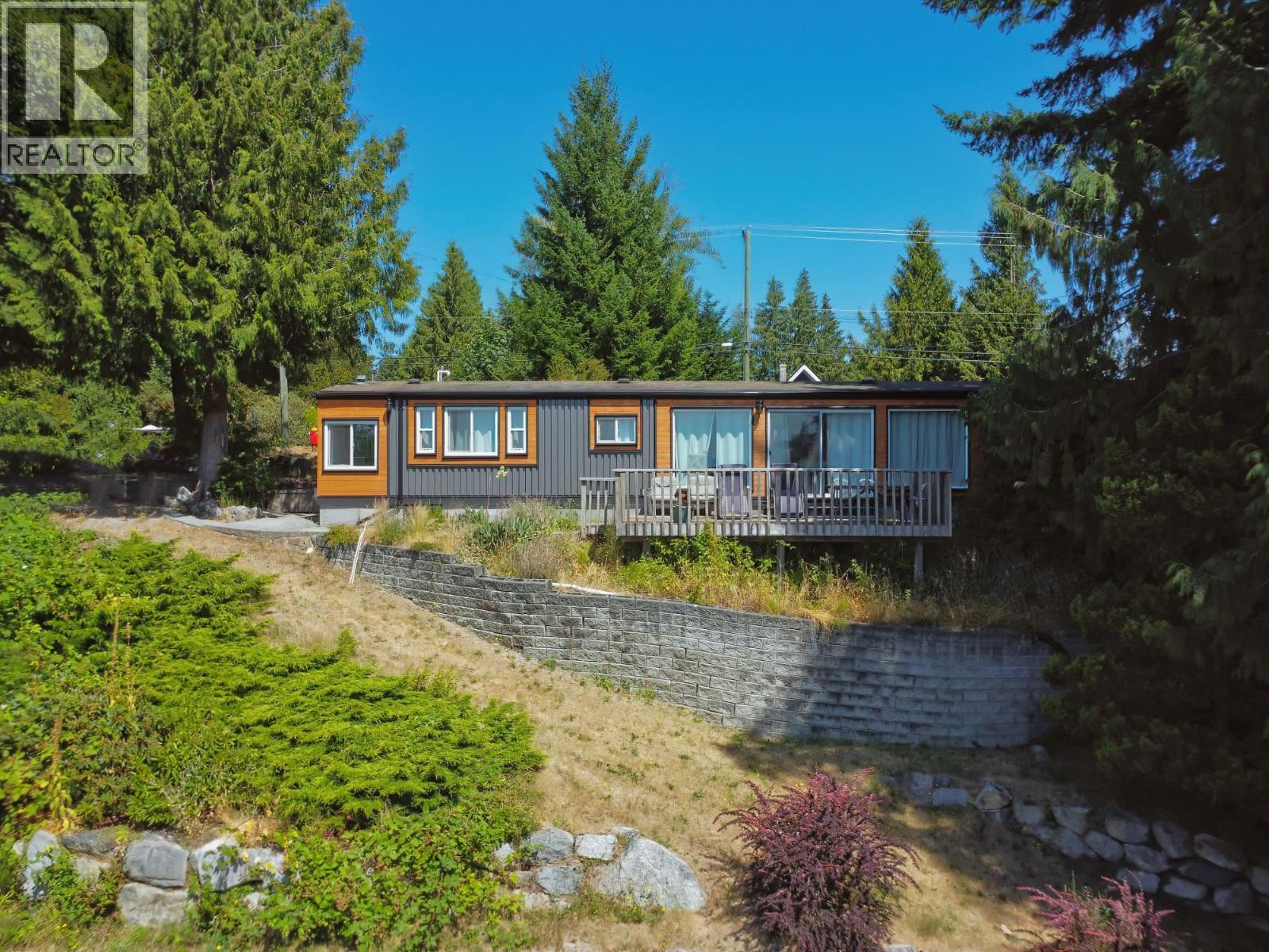 7949 REDROOFFS ROAD, Halfmoon Bay