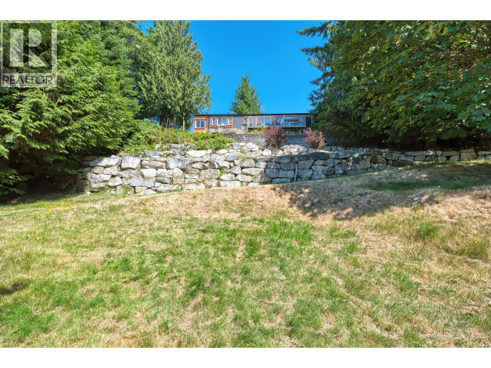 7949 REDROOFFS ROAD, Halfmoon Bay
