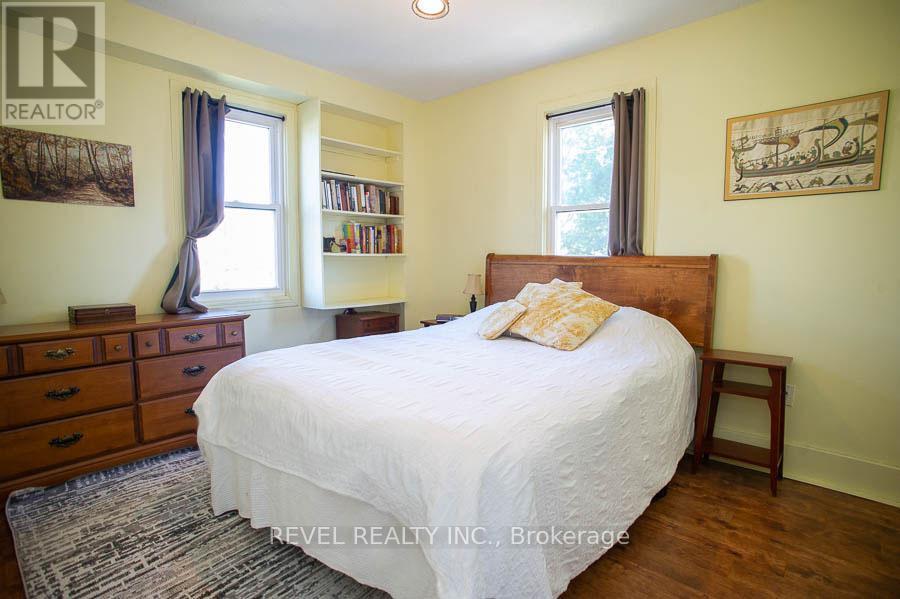 Photo 18 of 24 Hill Avenue, Brantford ON