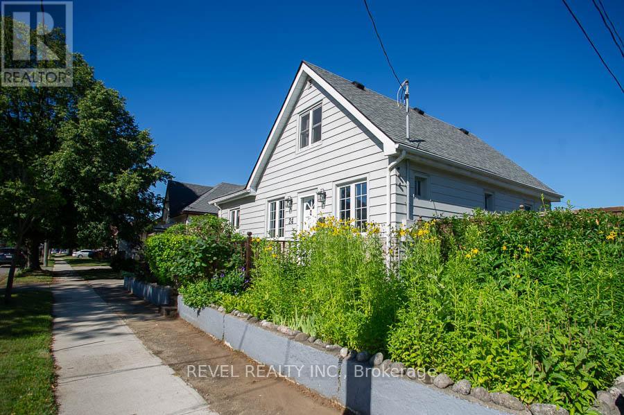Photo 2 of 24 Hill Avenue, Brantford ON