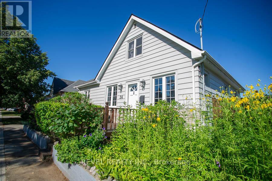 Photo 3 of 24 Hill Avenue, Brantford ON