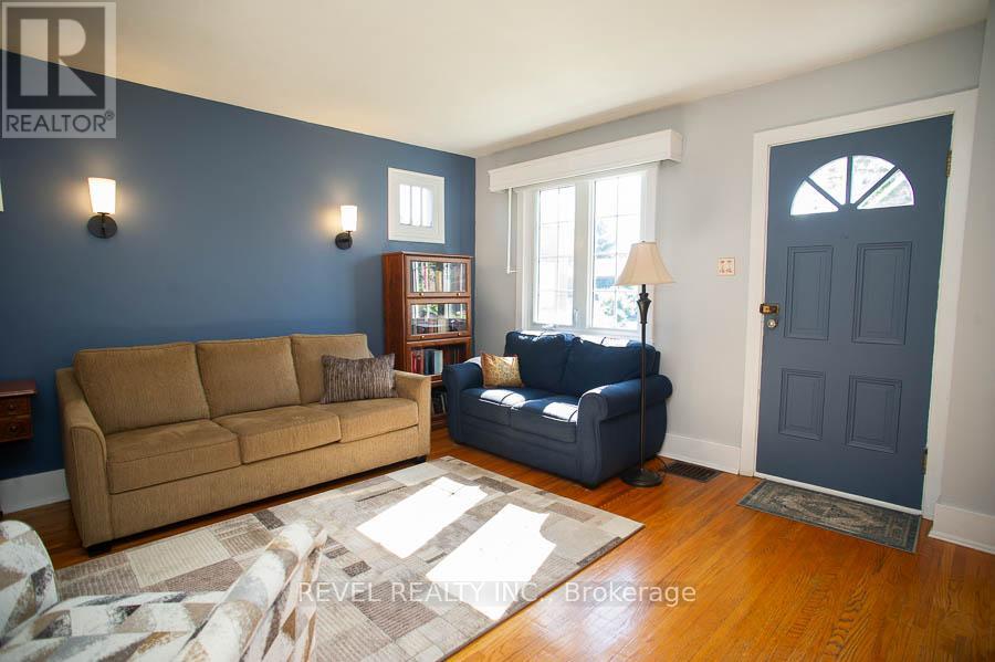 Photo 5 of 24 Hill Avenue, Brantford ON