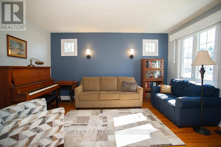 Photo 7 of 24 Hill Avenue, Brantford ON