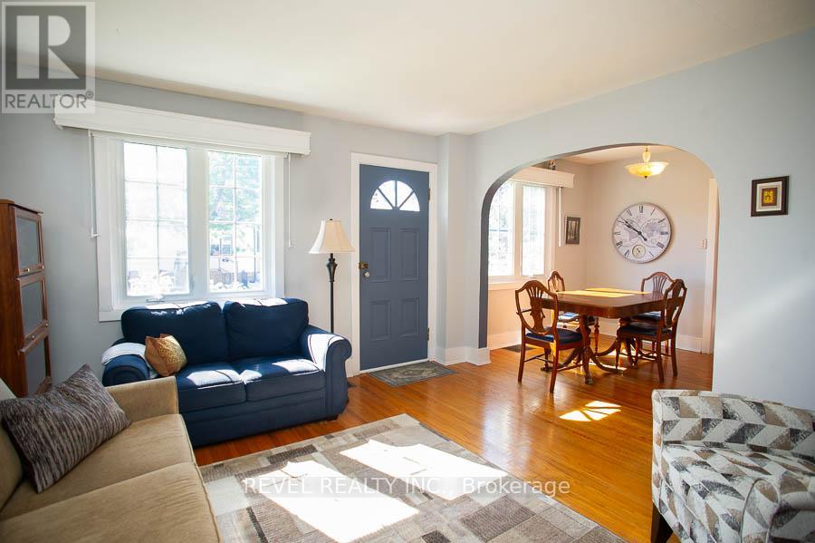 Photo 8 of 24 Hill Avenue, Brantford ON