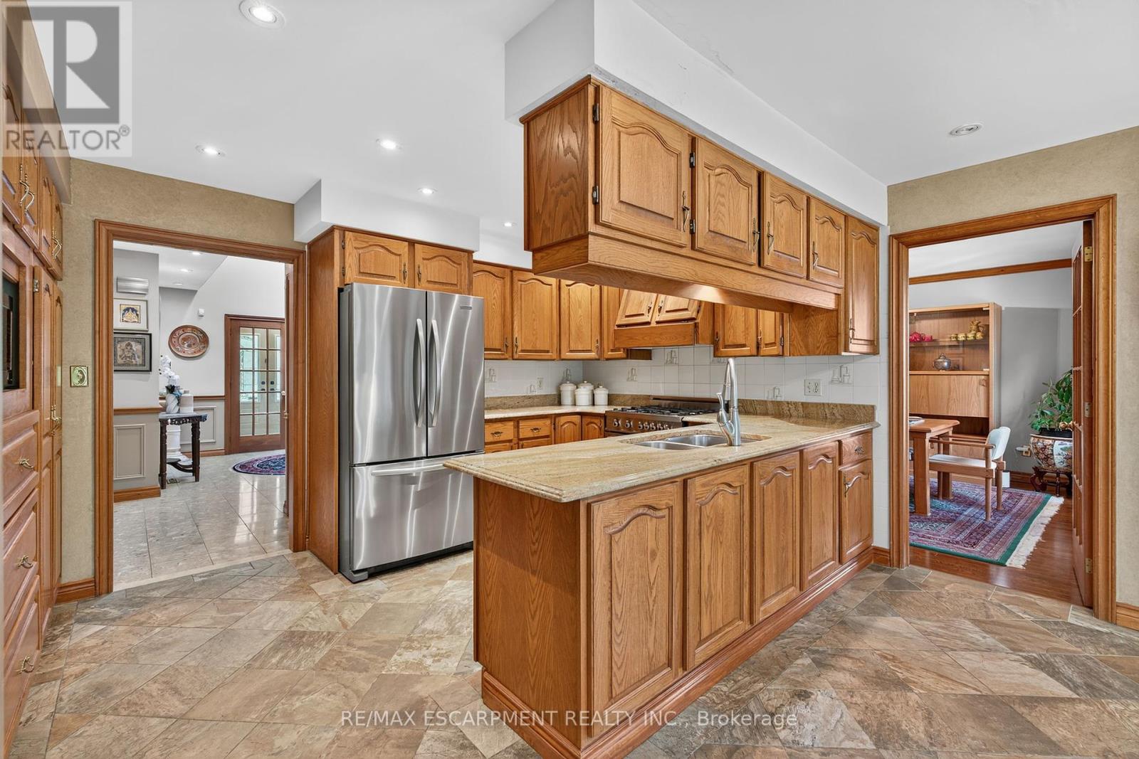 Photo 19 of 64 Summerdale Place, Hamilton ON