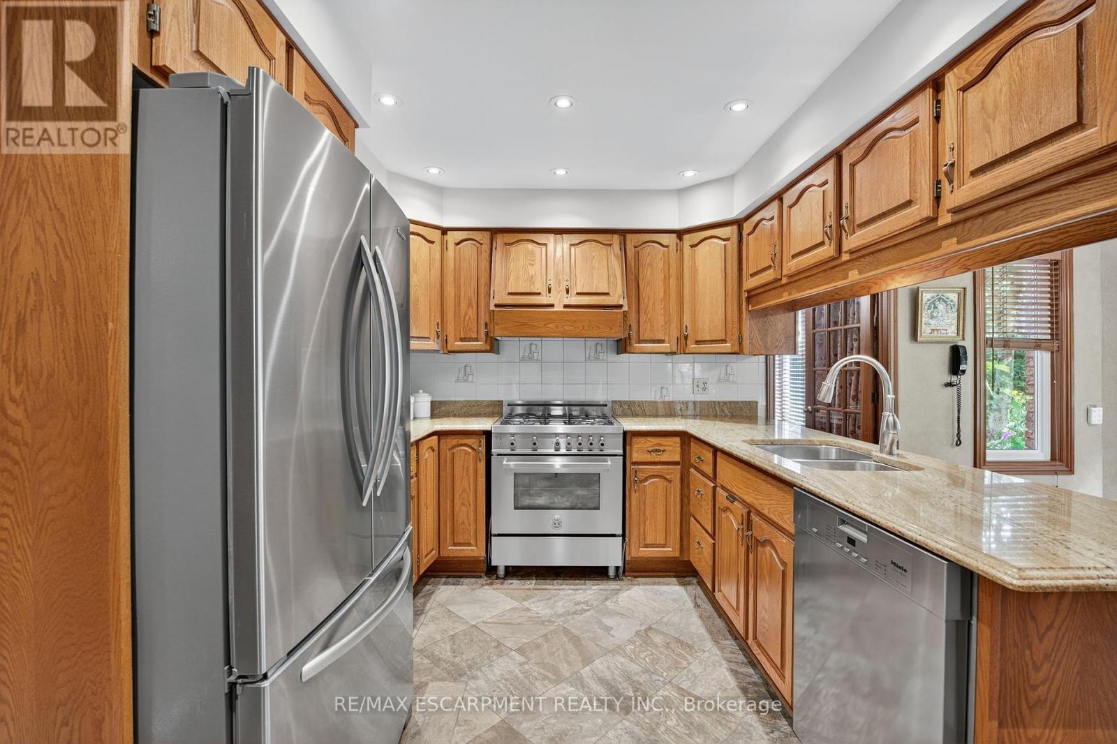 Photo 47 of 64 Summerdale Place, Hamilton ON
