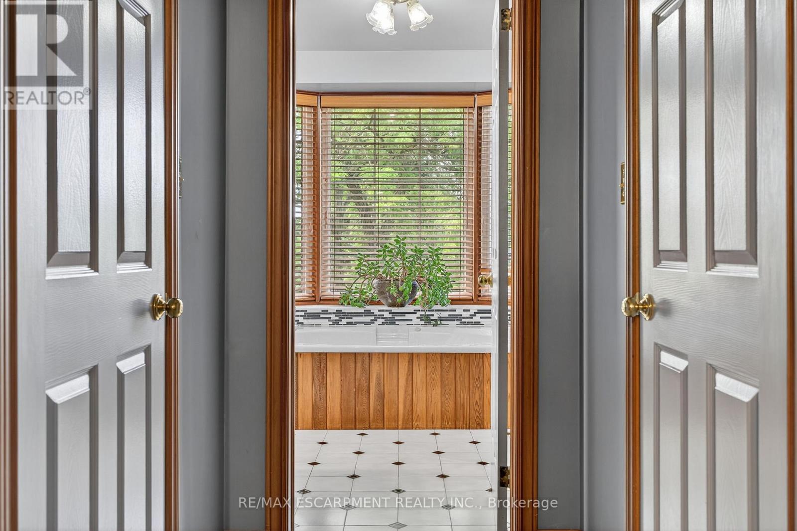 Photo 34 of 64 Summerdale Place, Hamilton ON