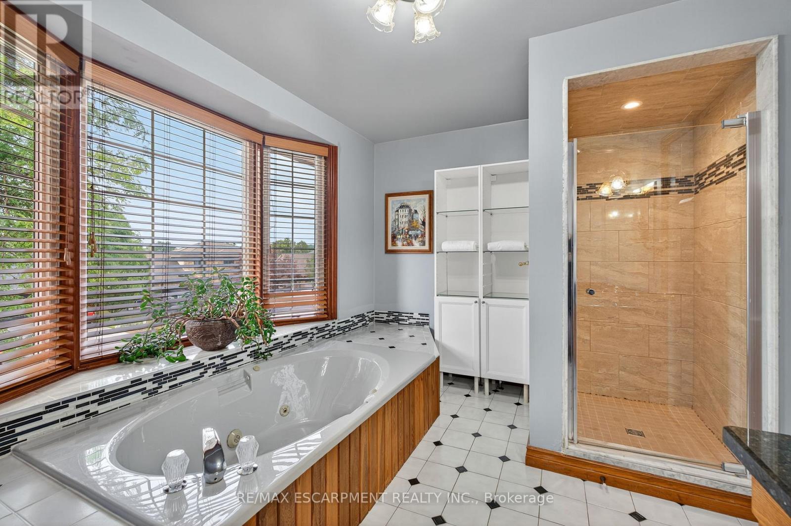 Photo 13 of 64 Summerdale Place, Hamilton ON