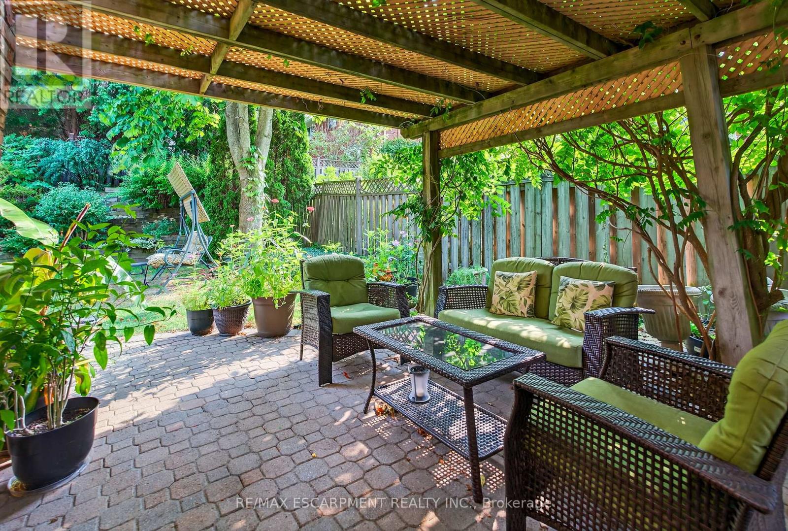 Photo 16 of 64 Summerdale Place, Hamilton ON
