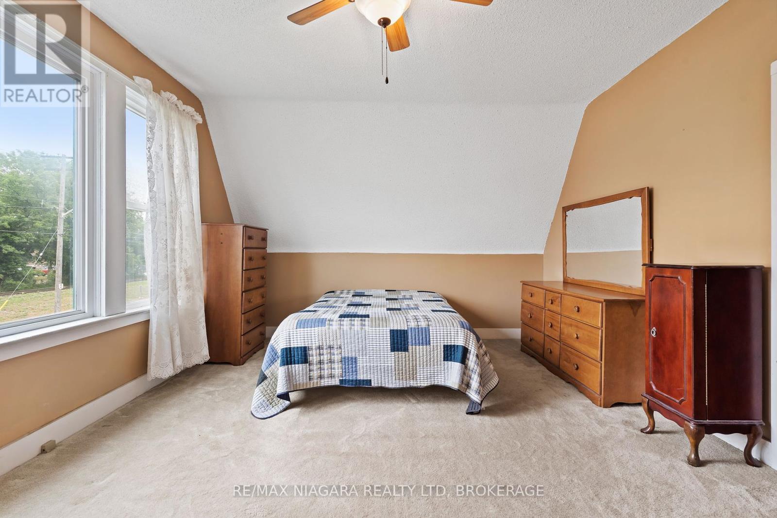 Photo 11 of 44 Park Street, Port Colborne ON