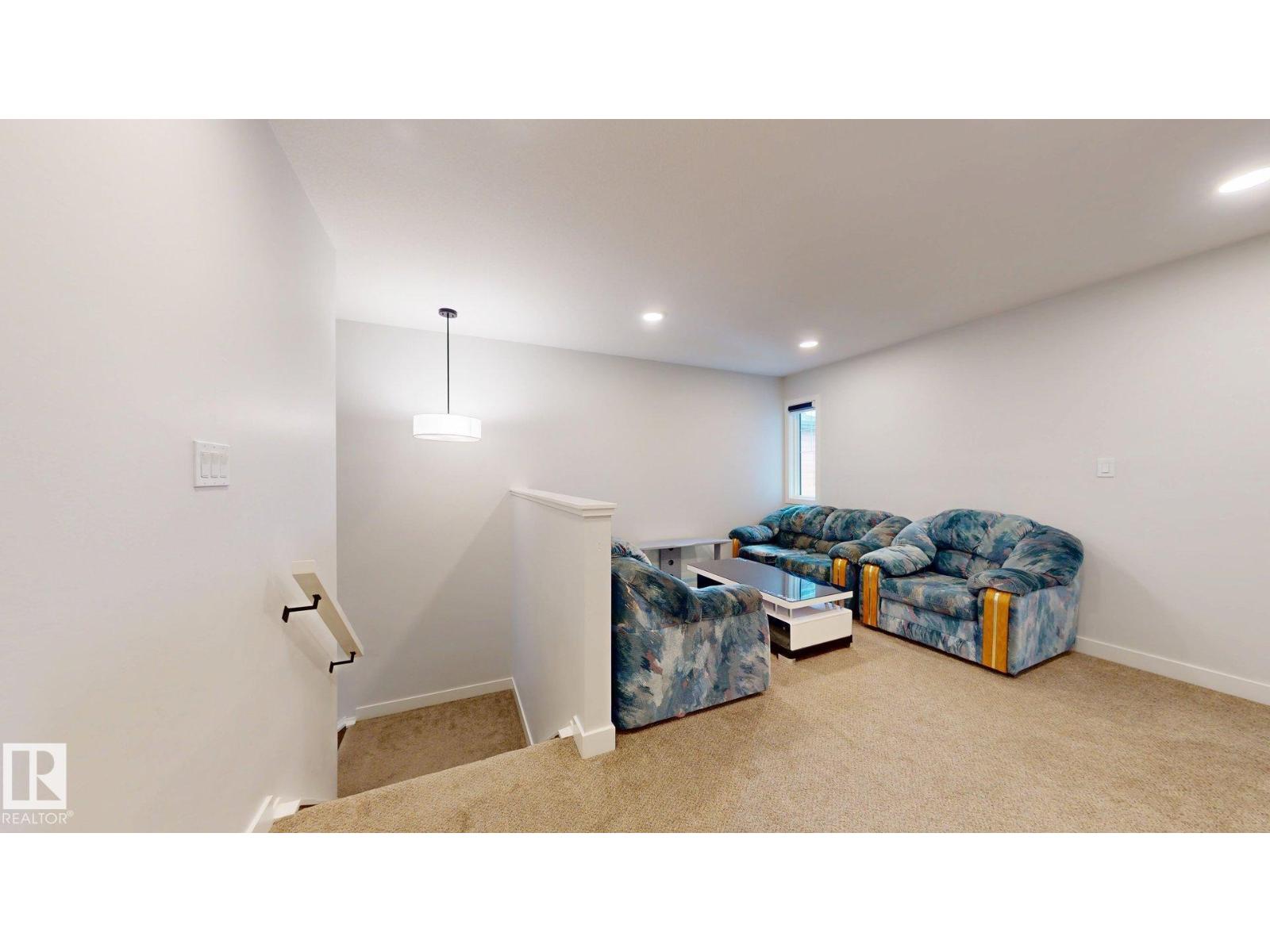 Photo 7 of 1143 Plum Ln Sw, Edmonton AB