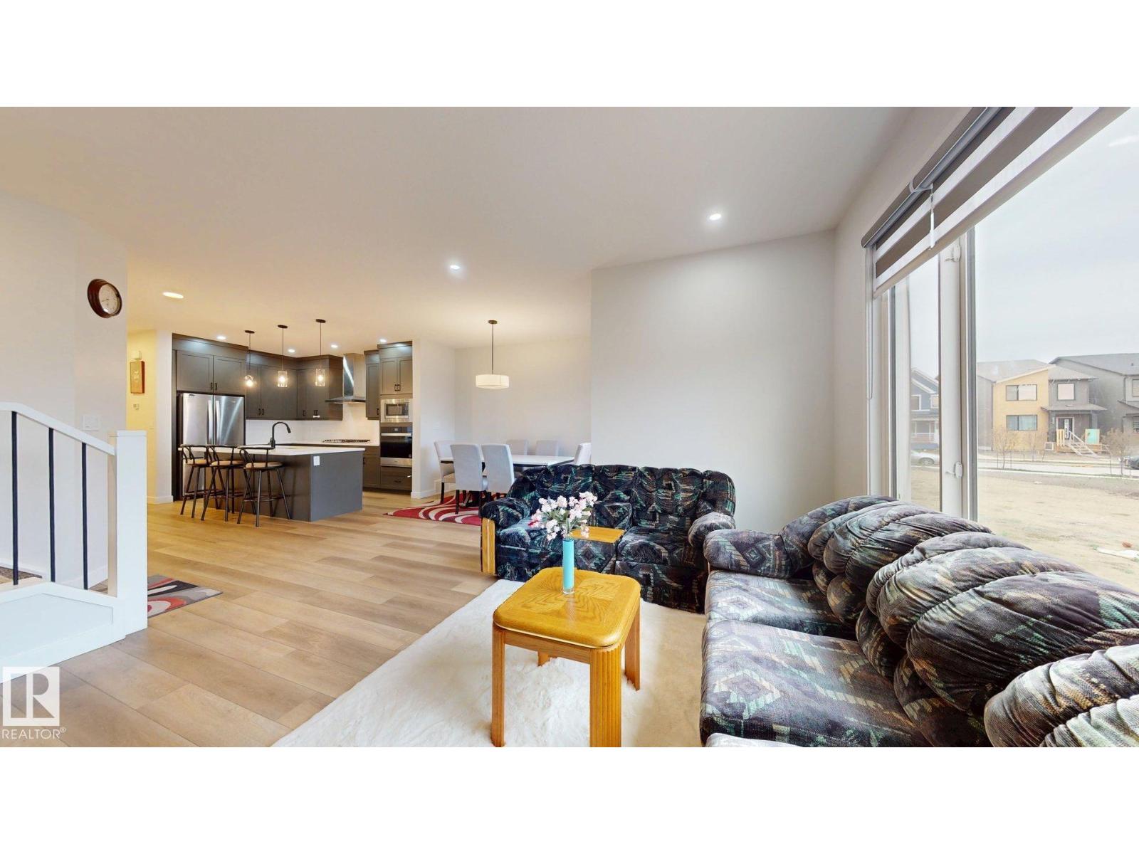 Photo 9 of 1143 Plum Ln Sw, Edmonton AB