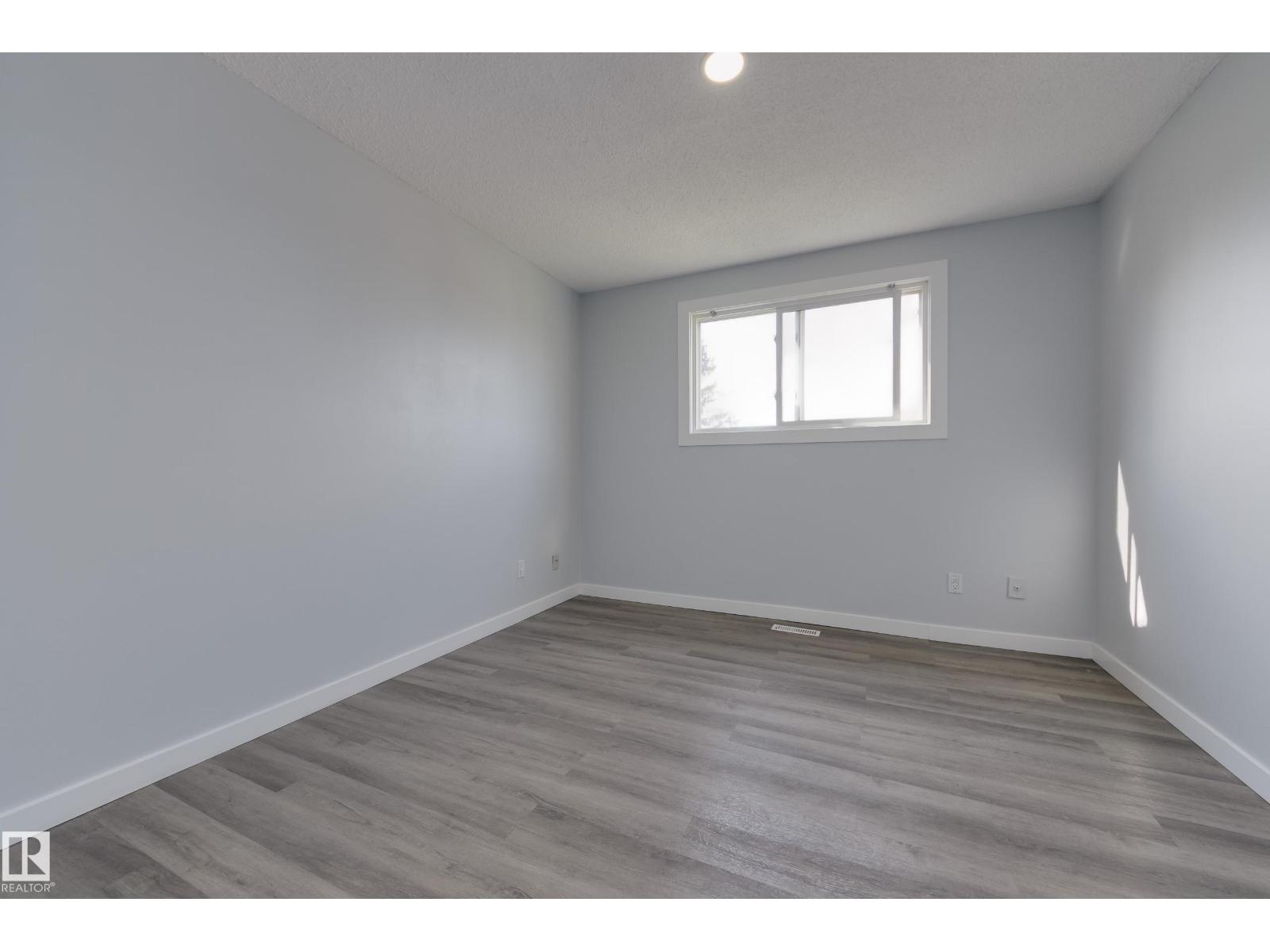 Photo 13 of 1516 A 69 St Nw, Edmonton AB