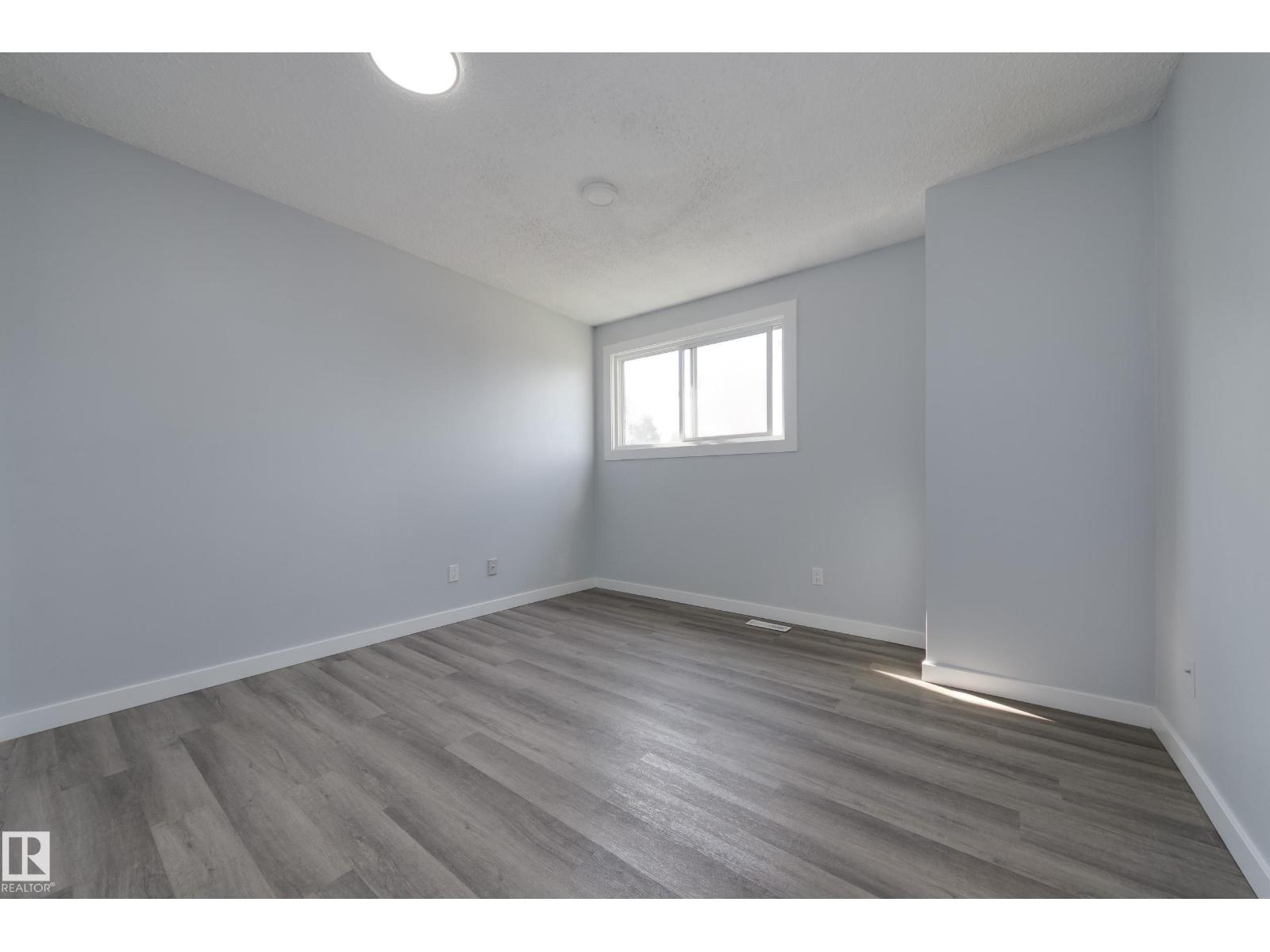 Photo 16 of 1516 A 69 St Nw, Edmonton AB