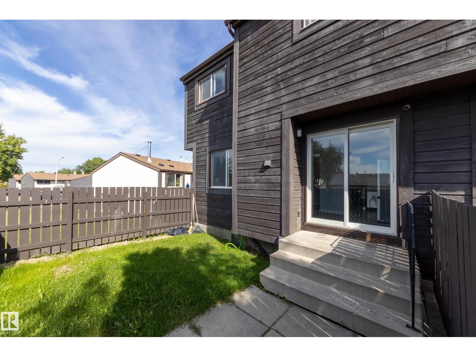 Photo 25 of 1516 A 69 St Nw, Edmonton AB