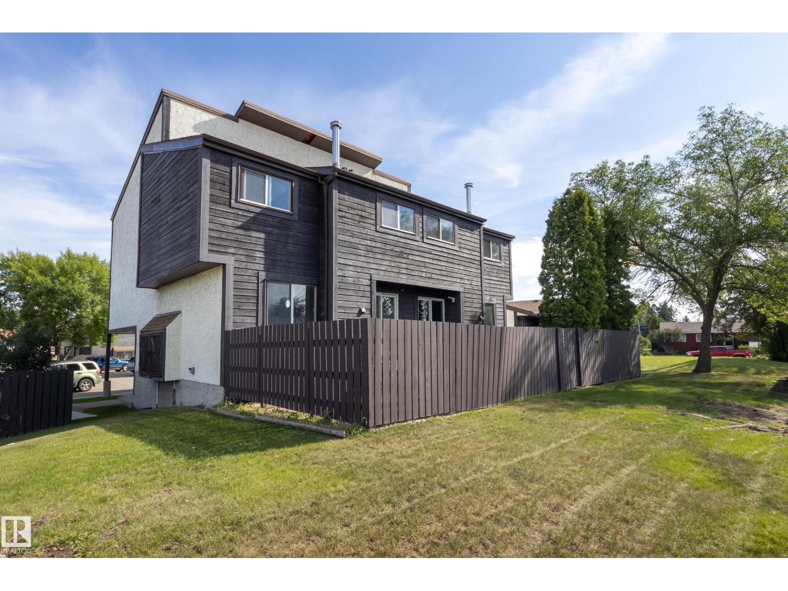 Photo 29 of 1516 A 69 St Nw, Edmonton AB