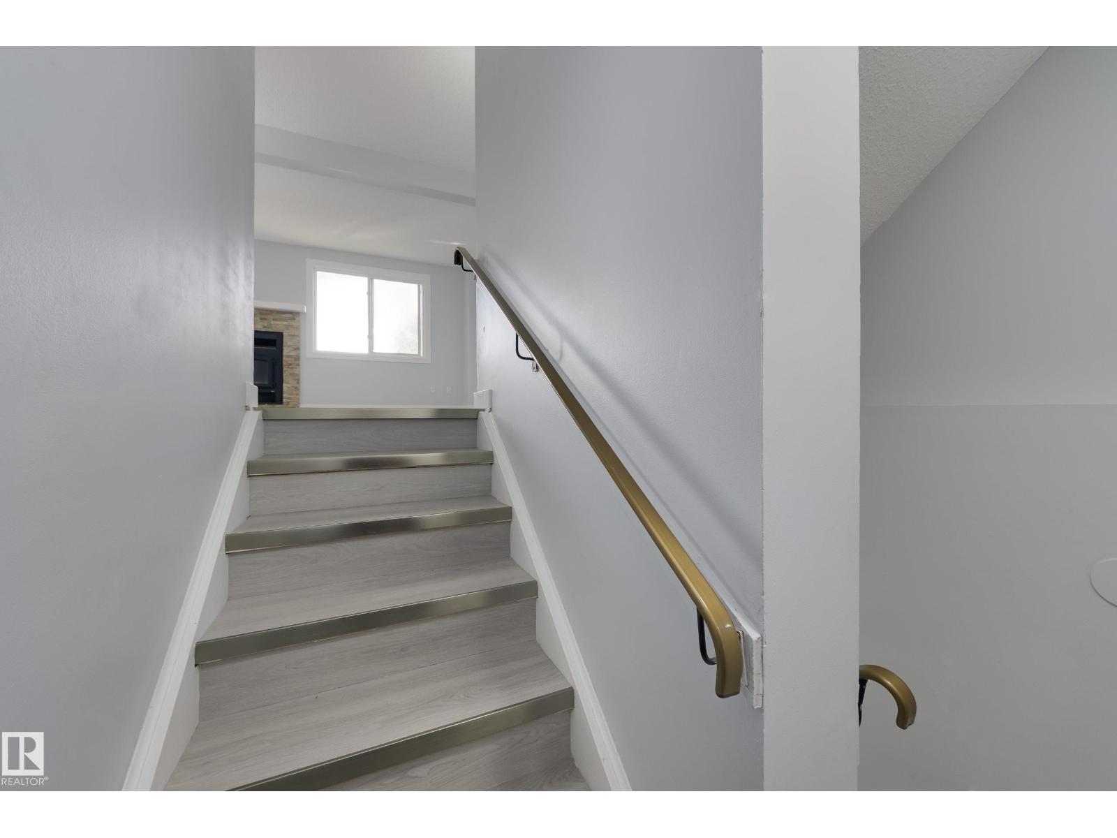 Photo 3 of 1516 A 69 St Nw, Edmonton AB