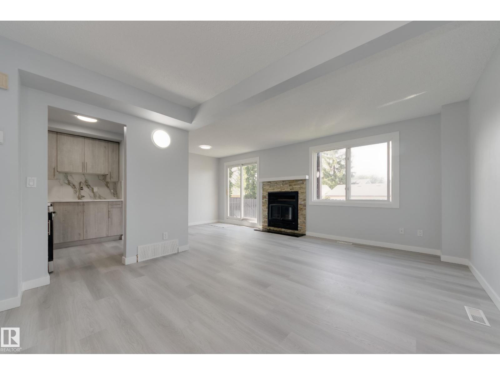 Photo 4 of 1516 A 69 St Nw, Edmonton AB