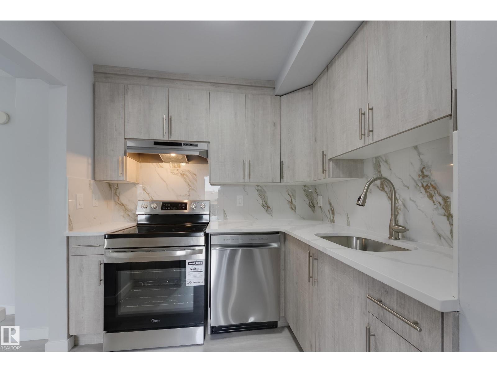 Photo 8 of 1516 A 69 St Nw, Edmonton AB