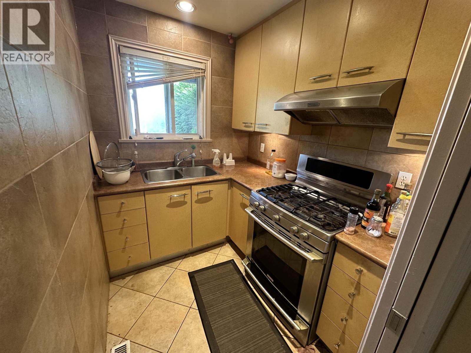 Photo 7 of 8090 Laurel Street, Vancouver BC