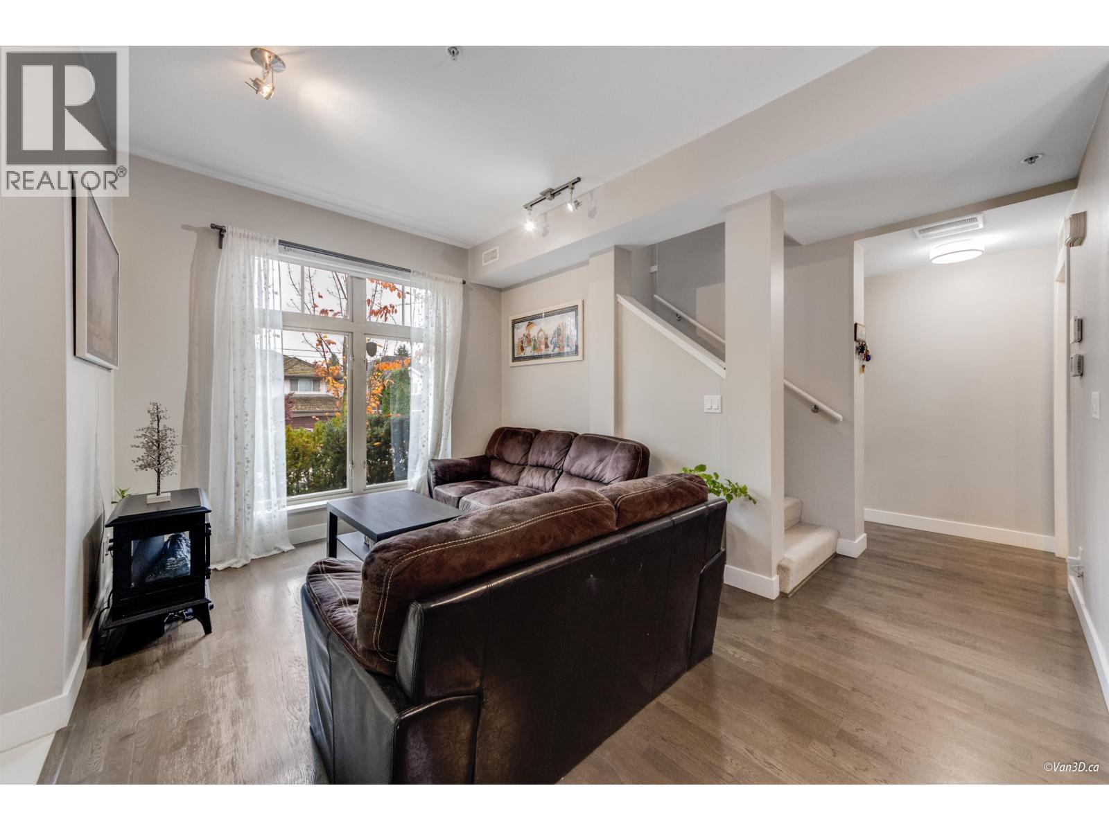 Photo 5 of 9 10119 River Drive, Richmond BC