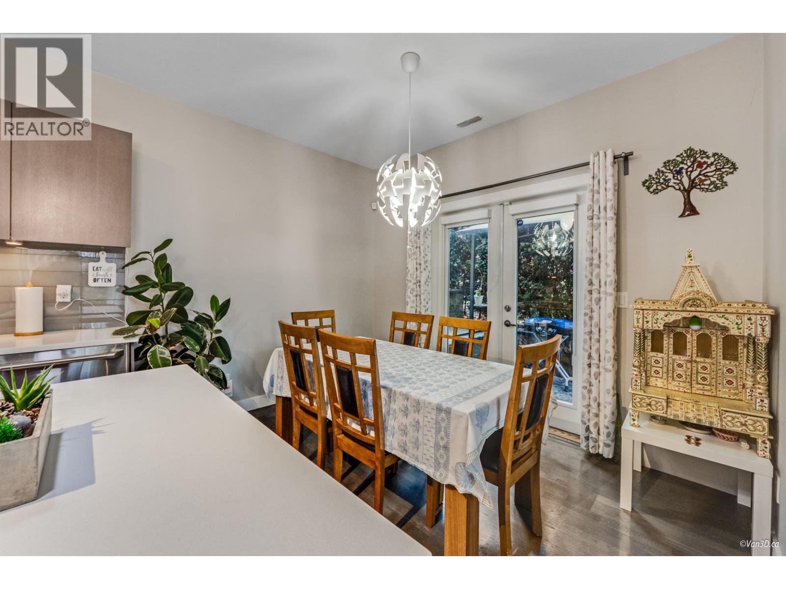 Photo 8 of 9 10119 River Drive, Richmond BC