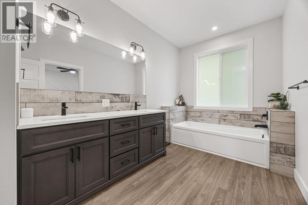Photo 31 of 20 15th Avenue Se, Salmon Arm BC