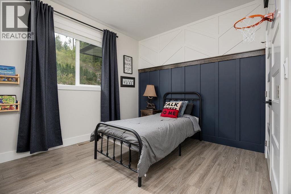 Photo 9 of 20 15th Avenue Se, Salmon Arm BC